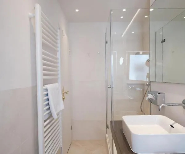 Hotel Weisser Bock 3*